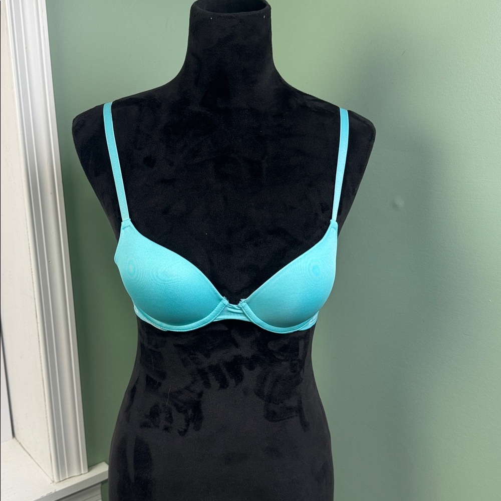 So turquoise bra 32B